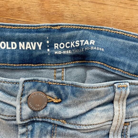 Old Navy Rockstar light wash distressed mid rise jeans pants size 6  b2 - Picture 2 of 5